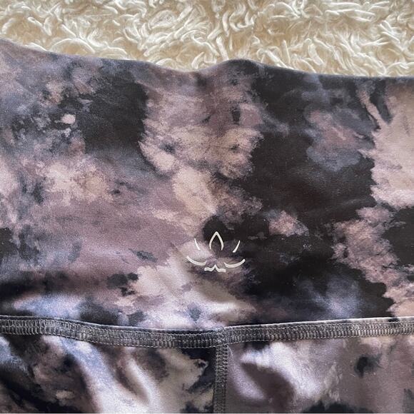 Beyond Yoga Lux Cosmic High Waisted Midi Legging Hazy Gray Size XS - Picture 7 of 7